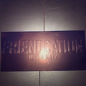 Dose of colors Friendcation palette